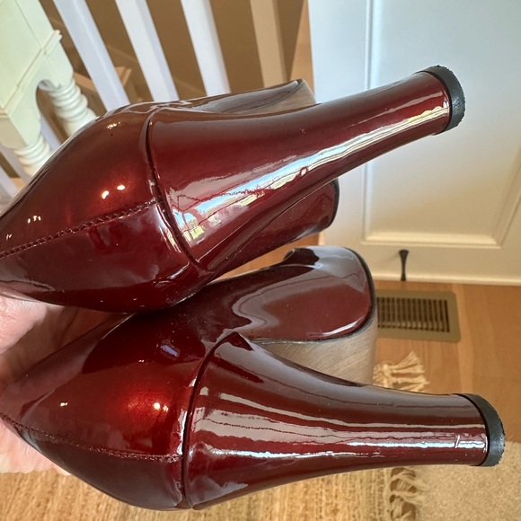 Stuart Weitzman Brick Red/Ruby Red Patent Leather Pumps - Picture 7 of 11